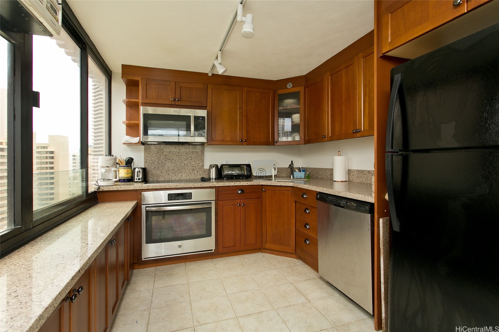 343 Hobron Lane 1603 Property Photo 4