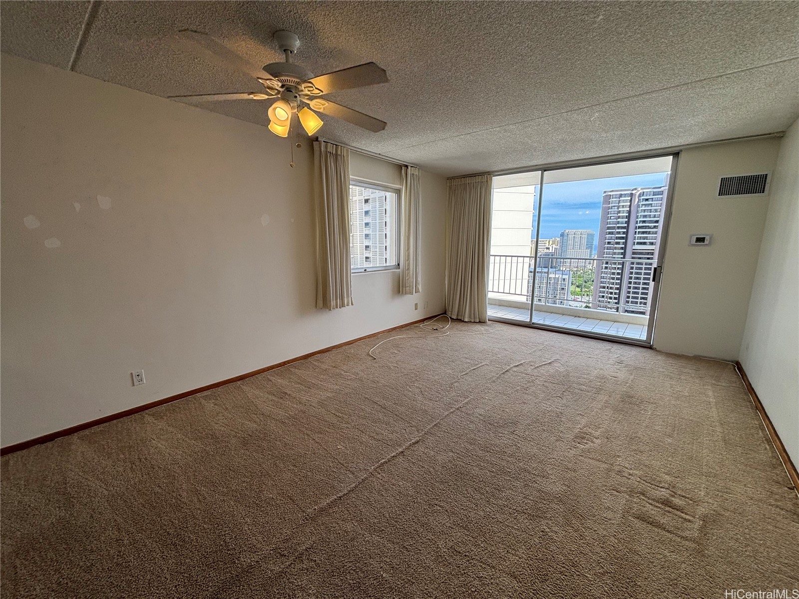 400 Hobron Lane 3215 Property Photo 1