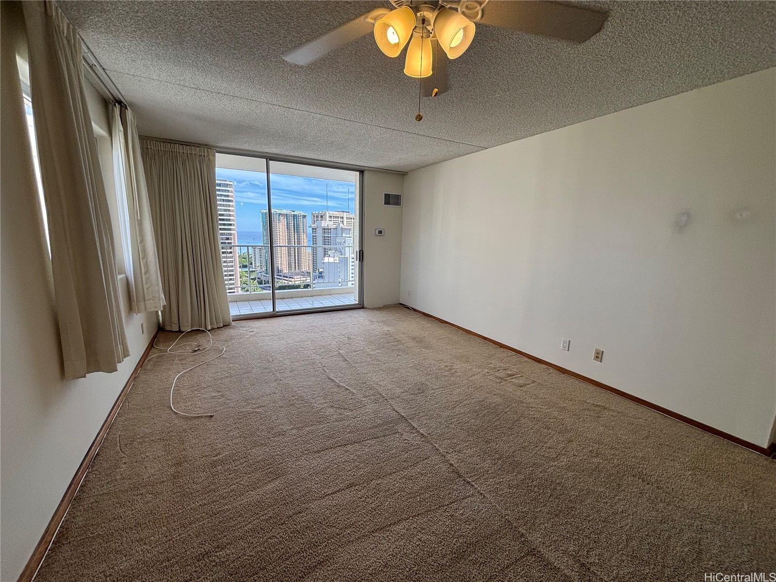 400 Hobron Lane 3215 Property Photo 2