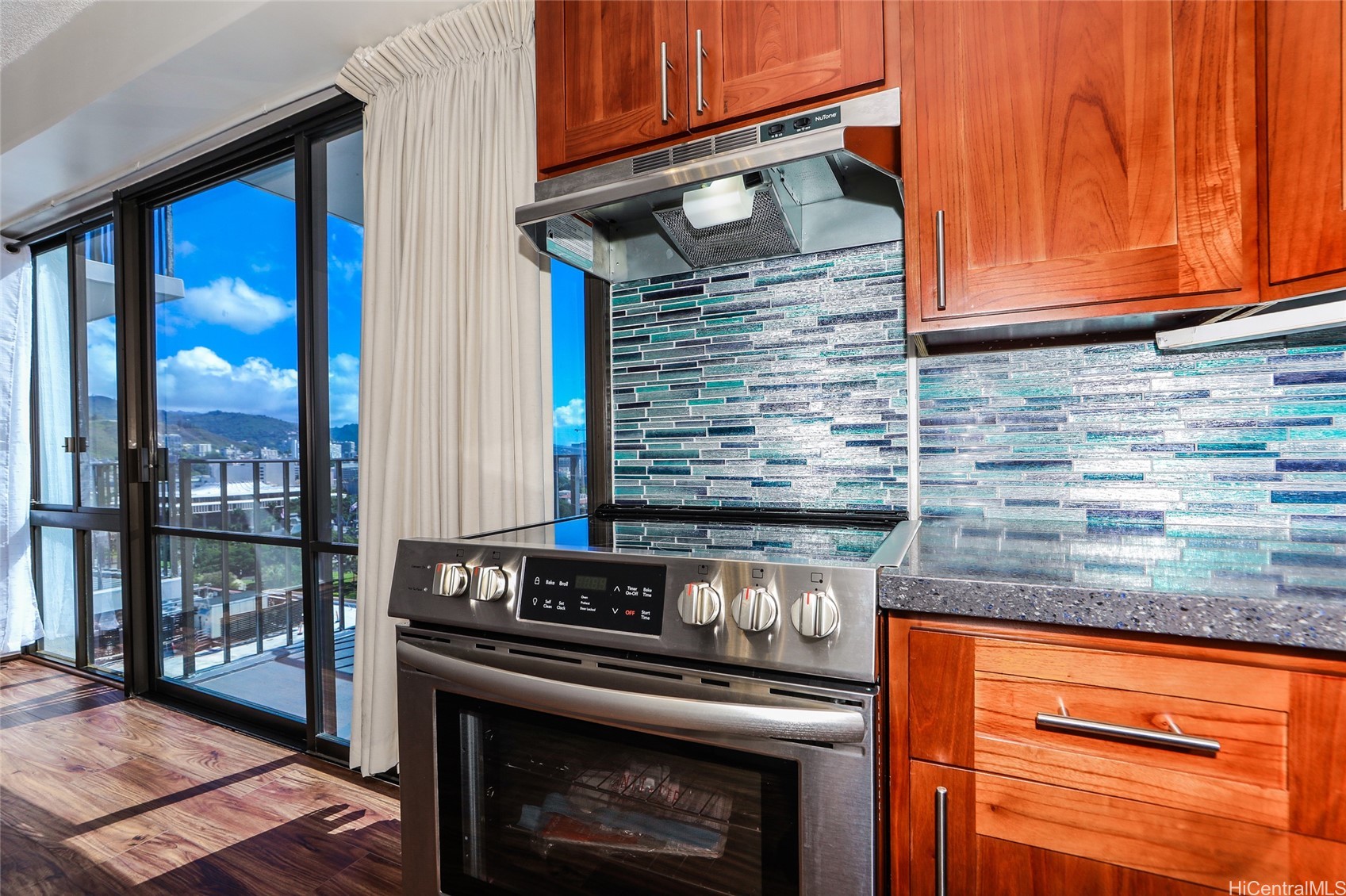 225 Queen Street 20d Property Photo 6