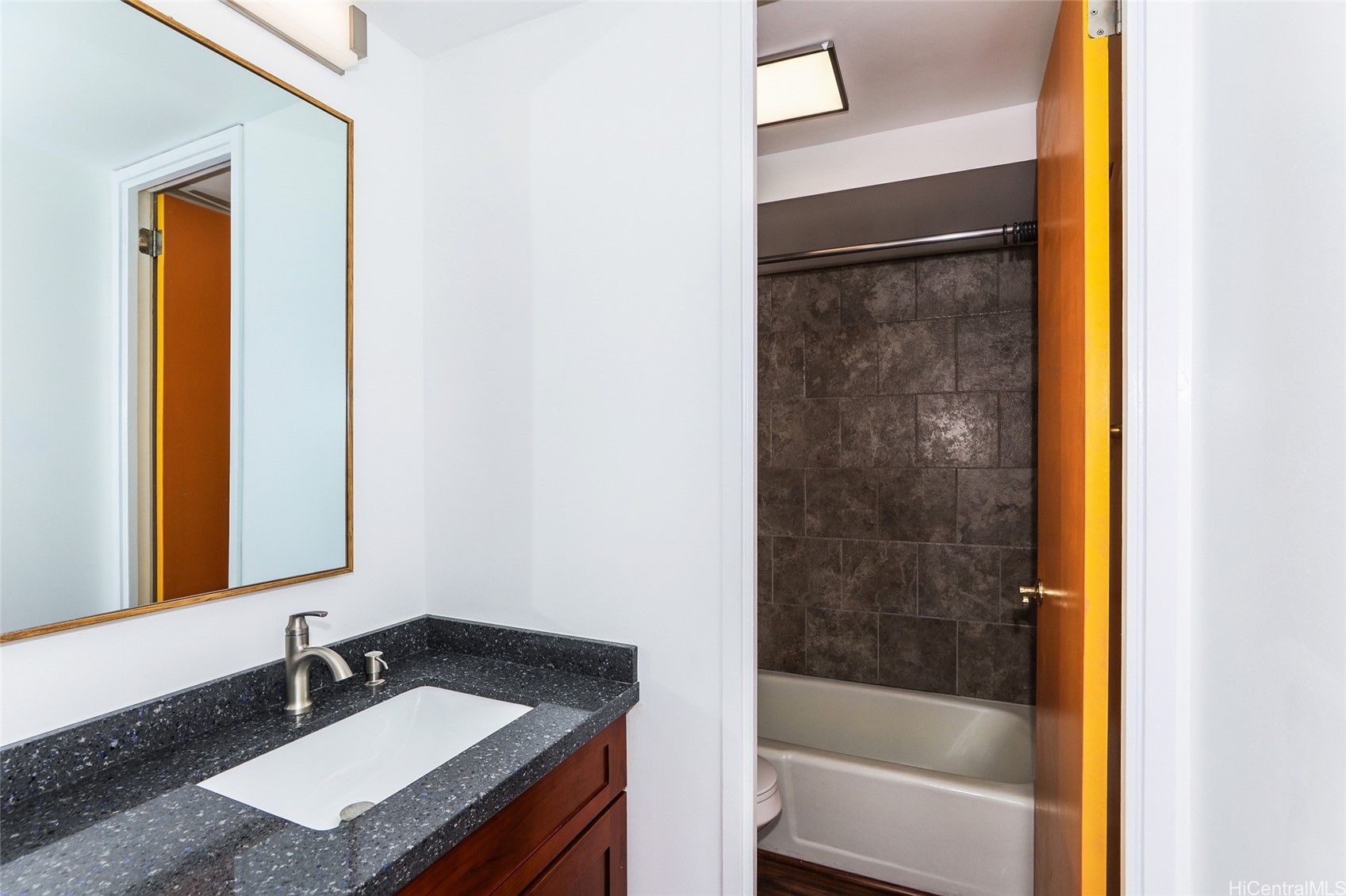 225 Queen Street 20d Property Photo 14
