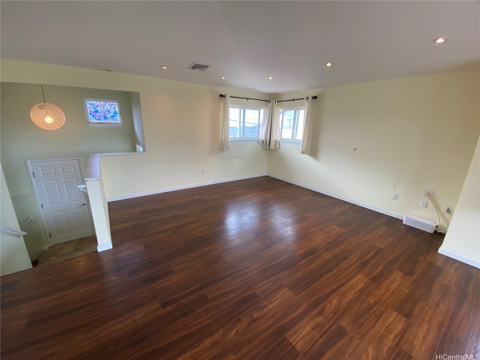 1886 St Louis Drive Property Photo 2