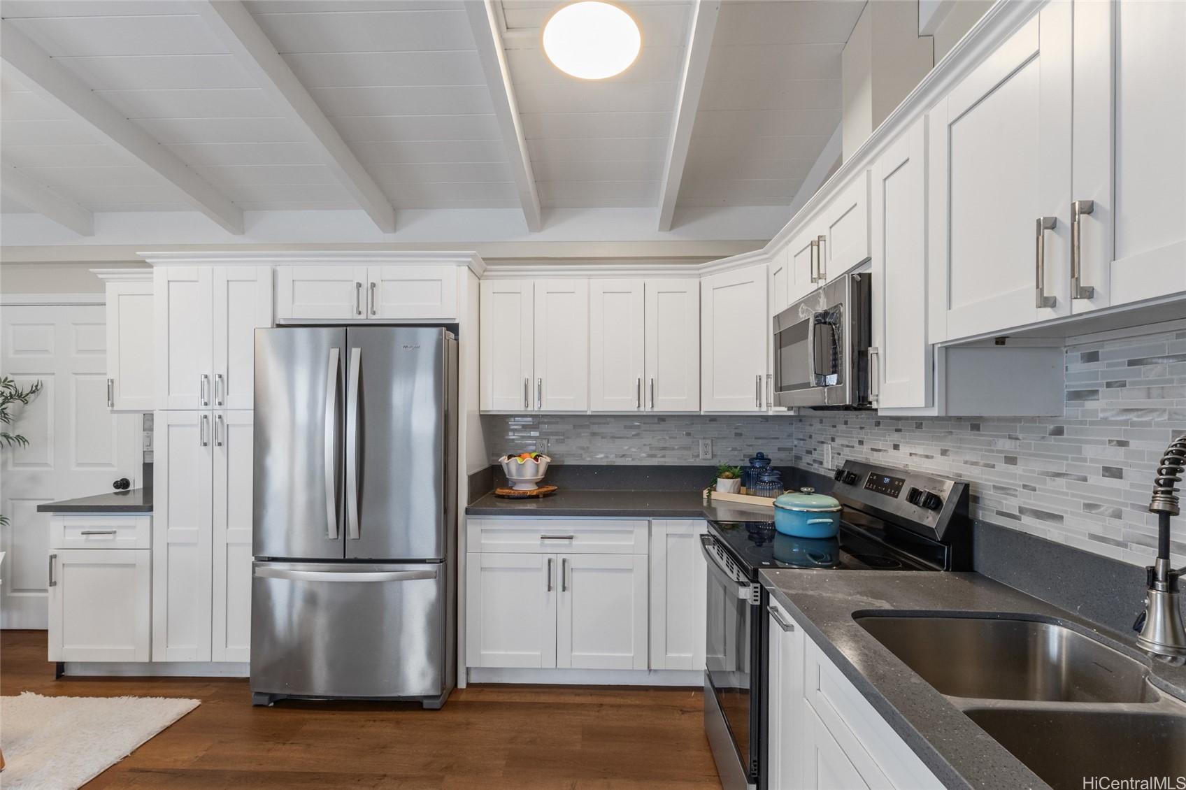 923 Upalu Street Property Photo 8