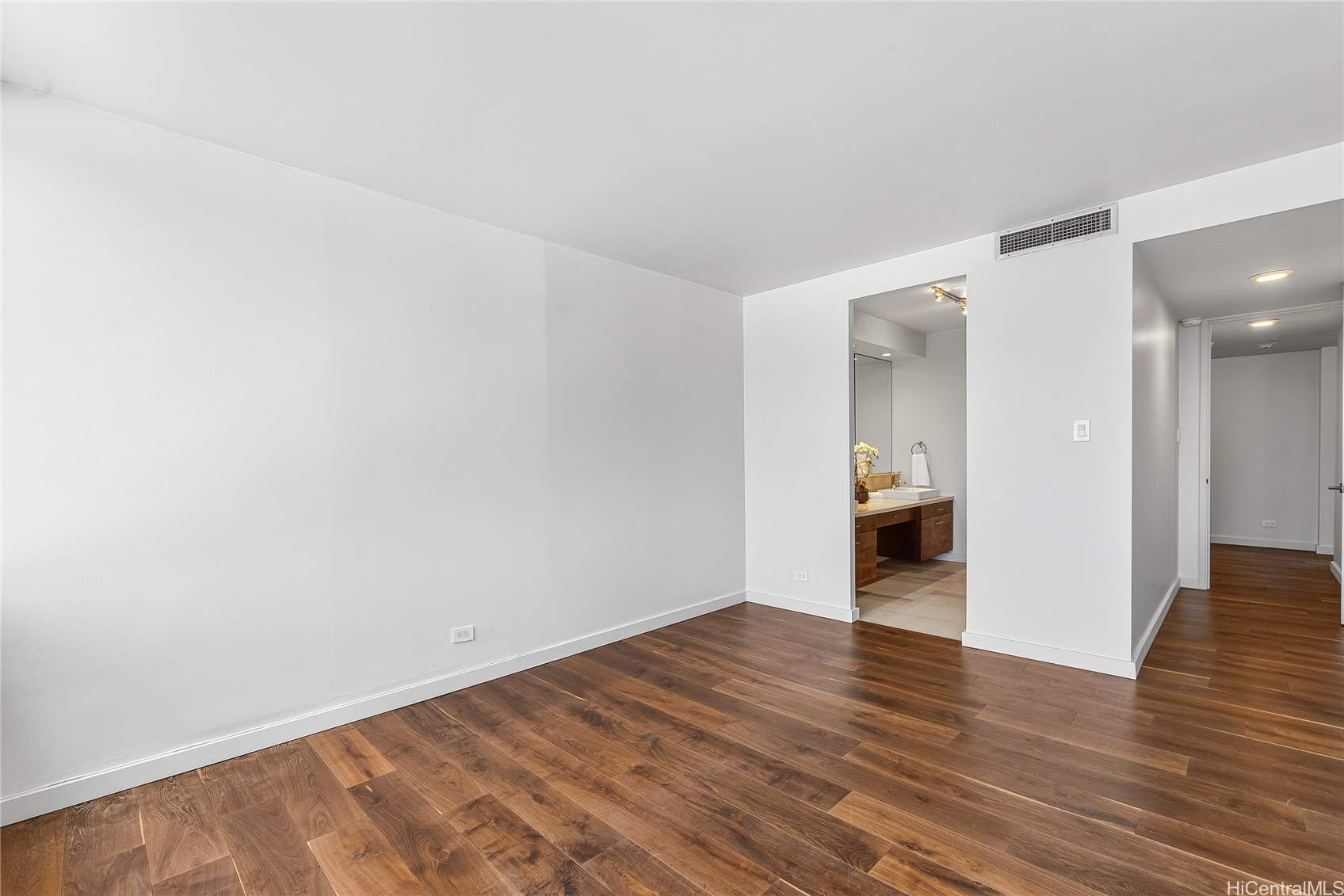 4340 Pahoa Avenue 7a Property Photo 10