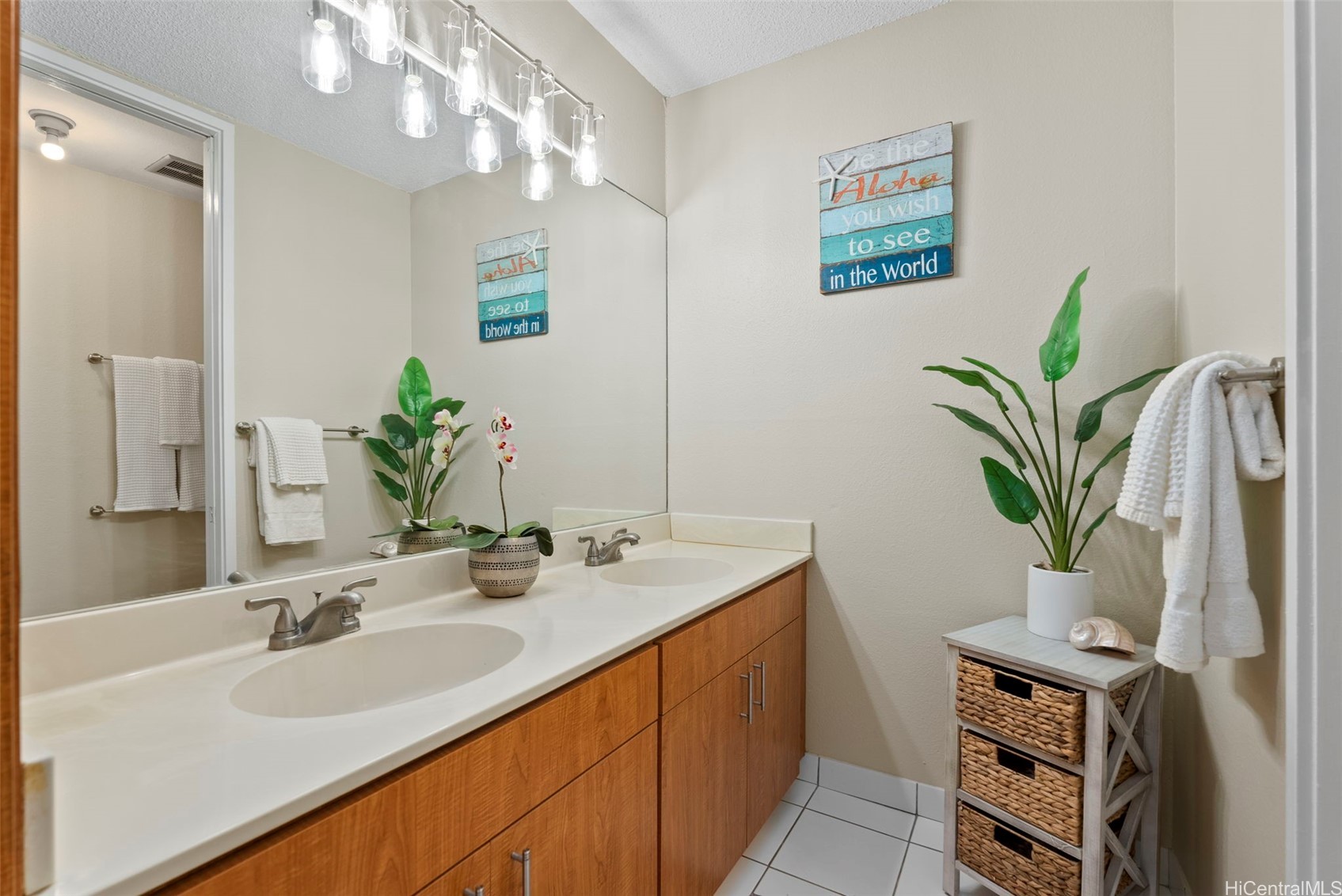 1015 Aoloa Place 247 Property Photo 12