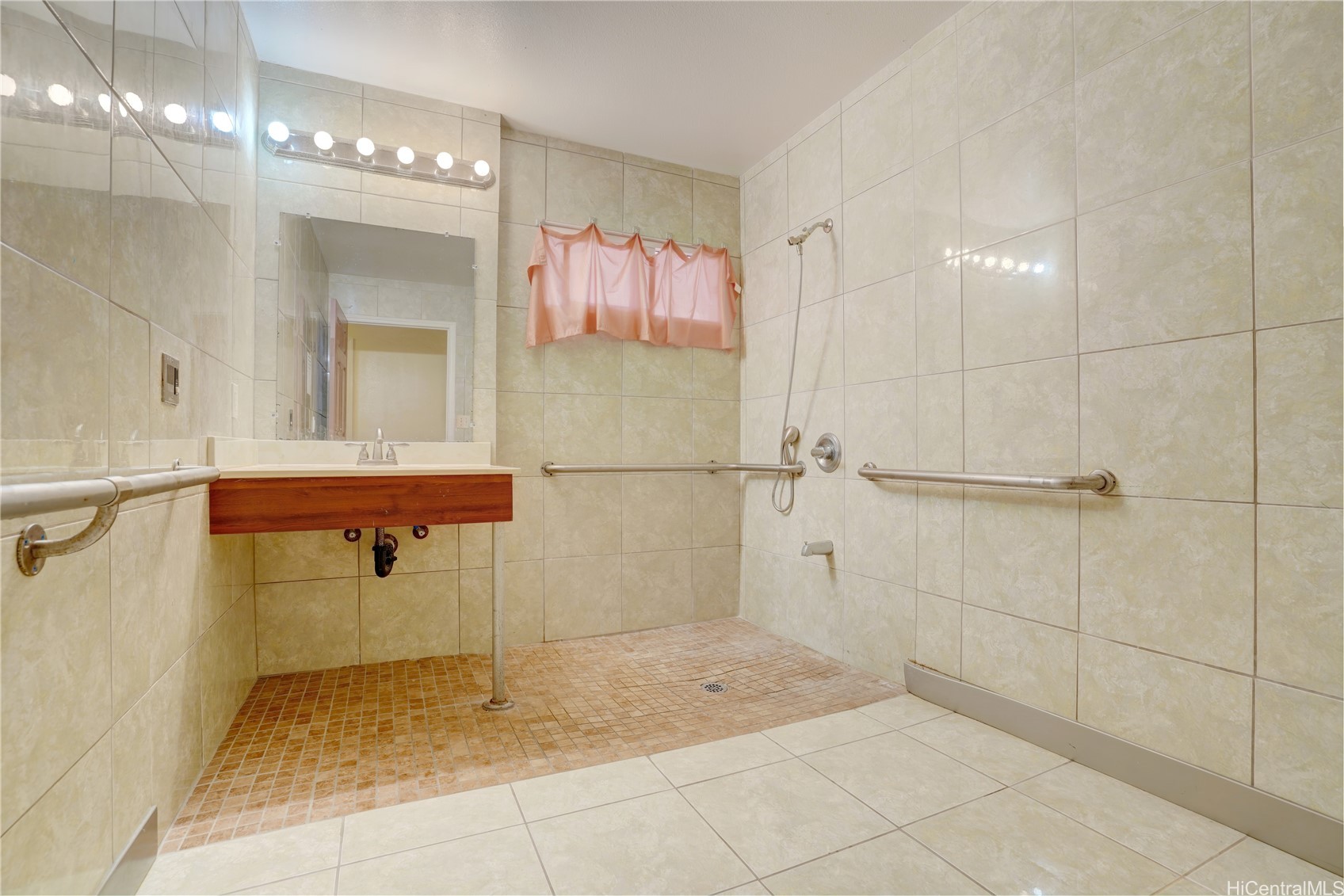 920 Laki Road Property Photo 14