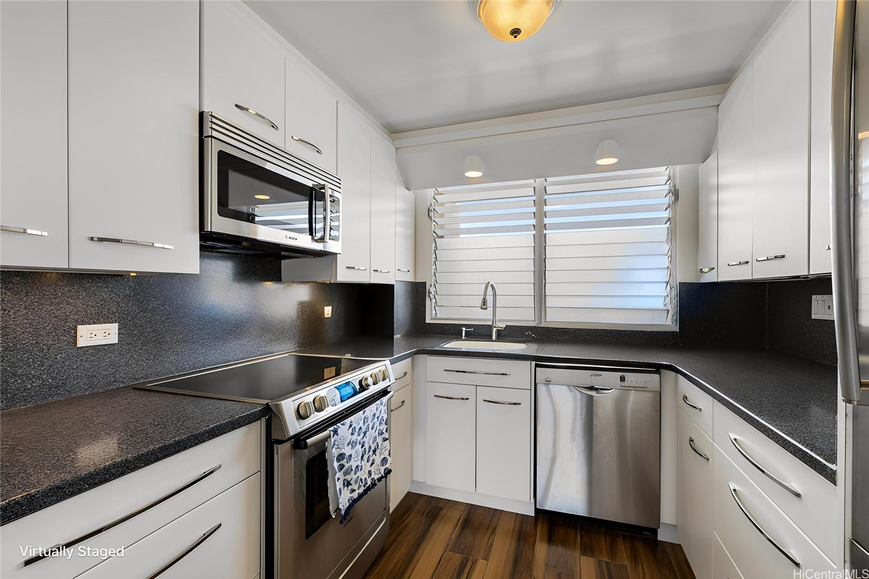 1212 Punahou Street 2103 Property Photo 5