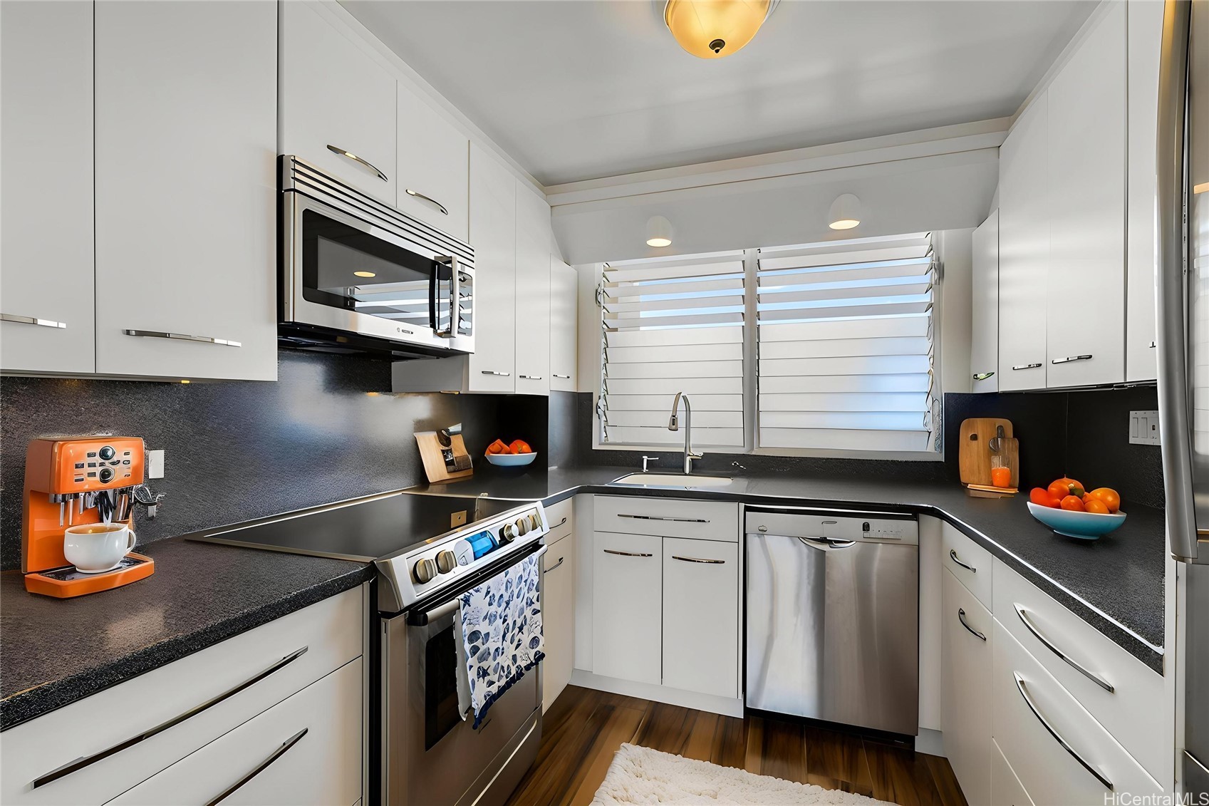 1212 Punahou Street 2103 Property Photo 6
