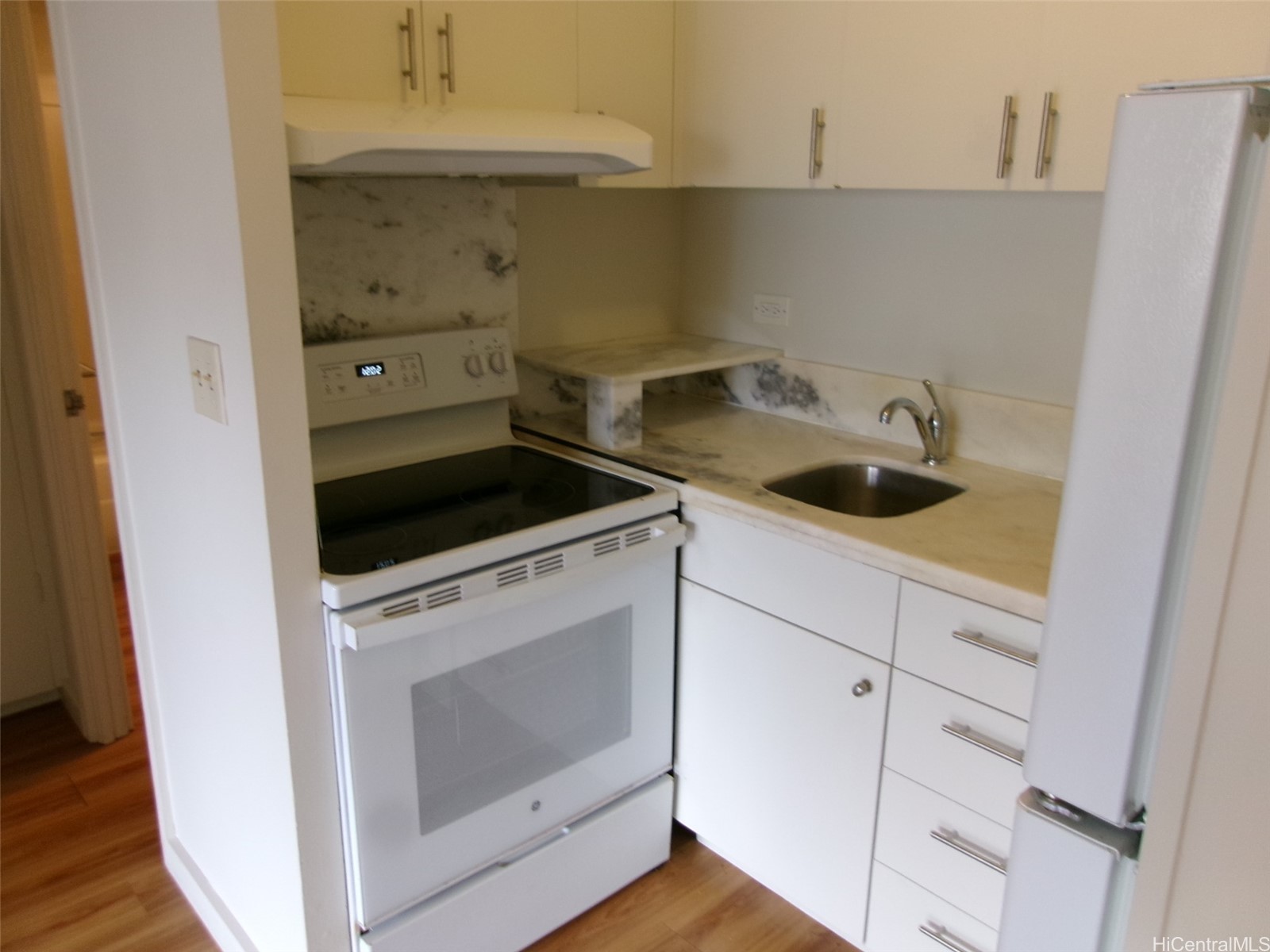 2421 Ala Wai Boulevard 803 Property Photo 4