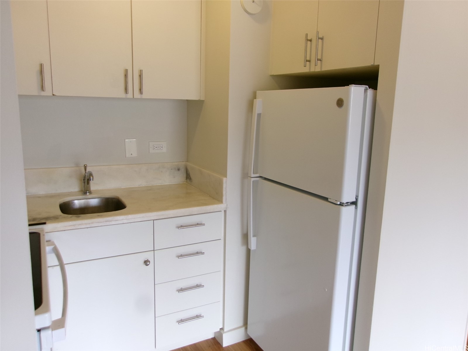2421 Ala Wai Boulevard 803 Property Photo 5