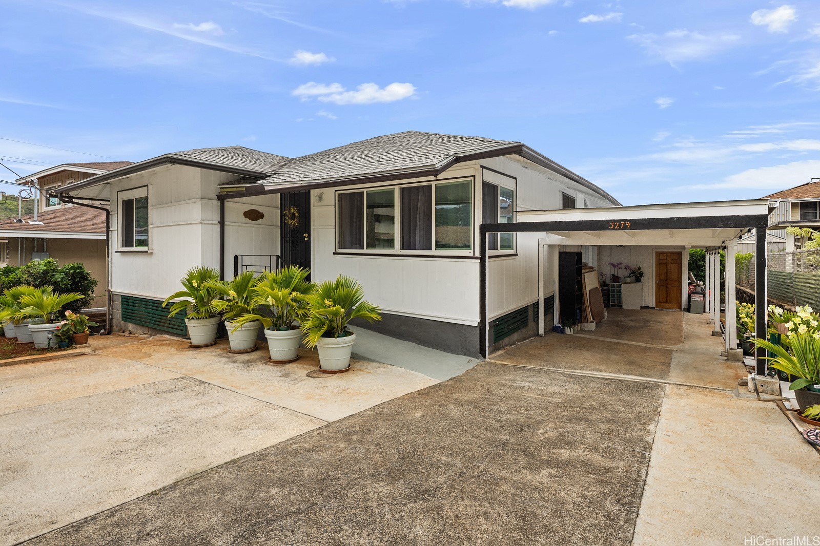3279 Hoanoho Place Property Photo 2
