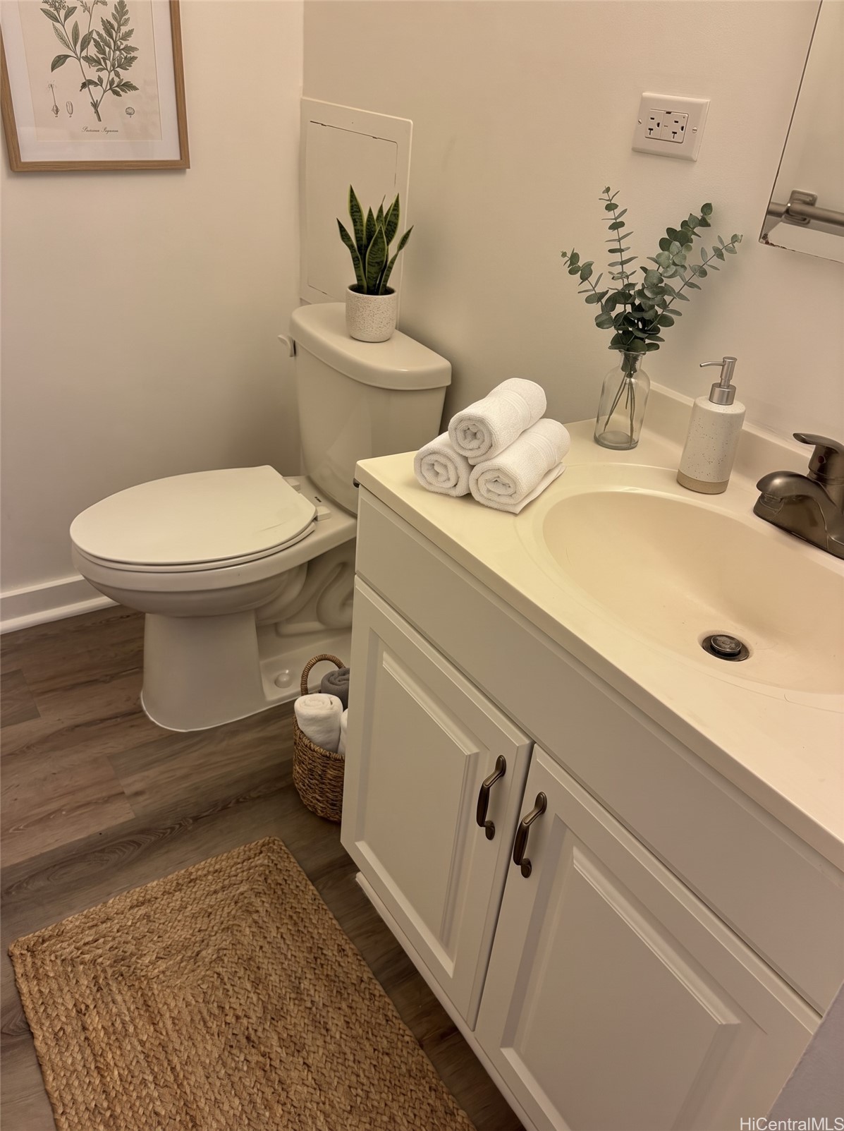 1128 Ala Napunani Street 1804 Property Photo 5