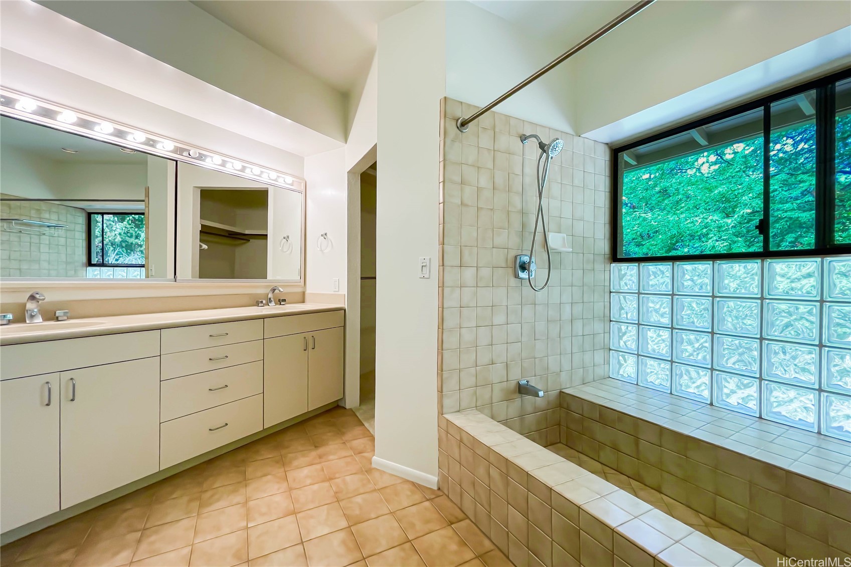 5926 Kalanianaole Highway Property Photo 11