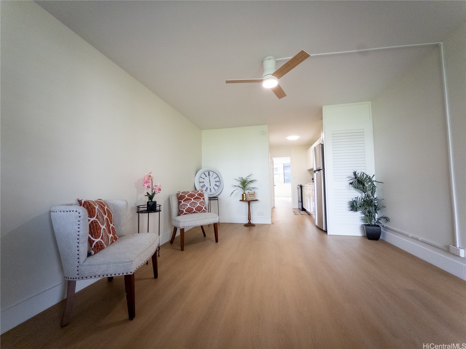 425 Ena Road 607c Property Photo 6