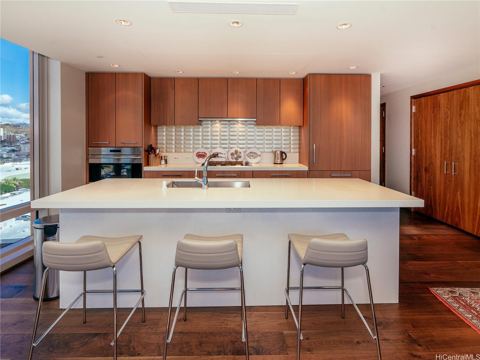 1555 Kapiolani Boulevard 1307 Property Photo 6