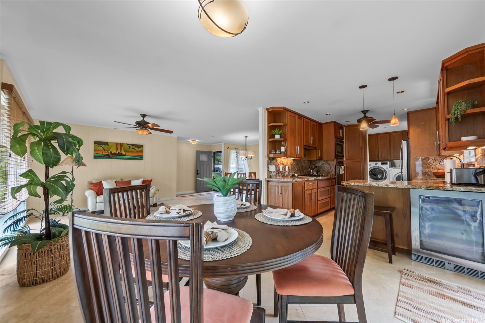 1176 Lunaai Street Property Photo 5