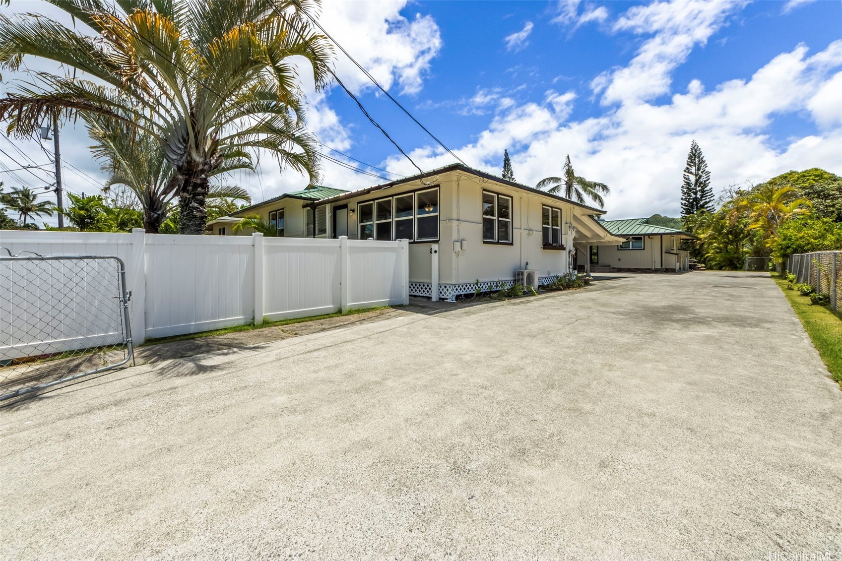 739 Kahoa Drive Property Photo 2