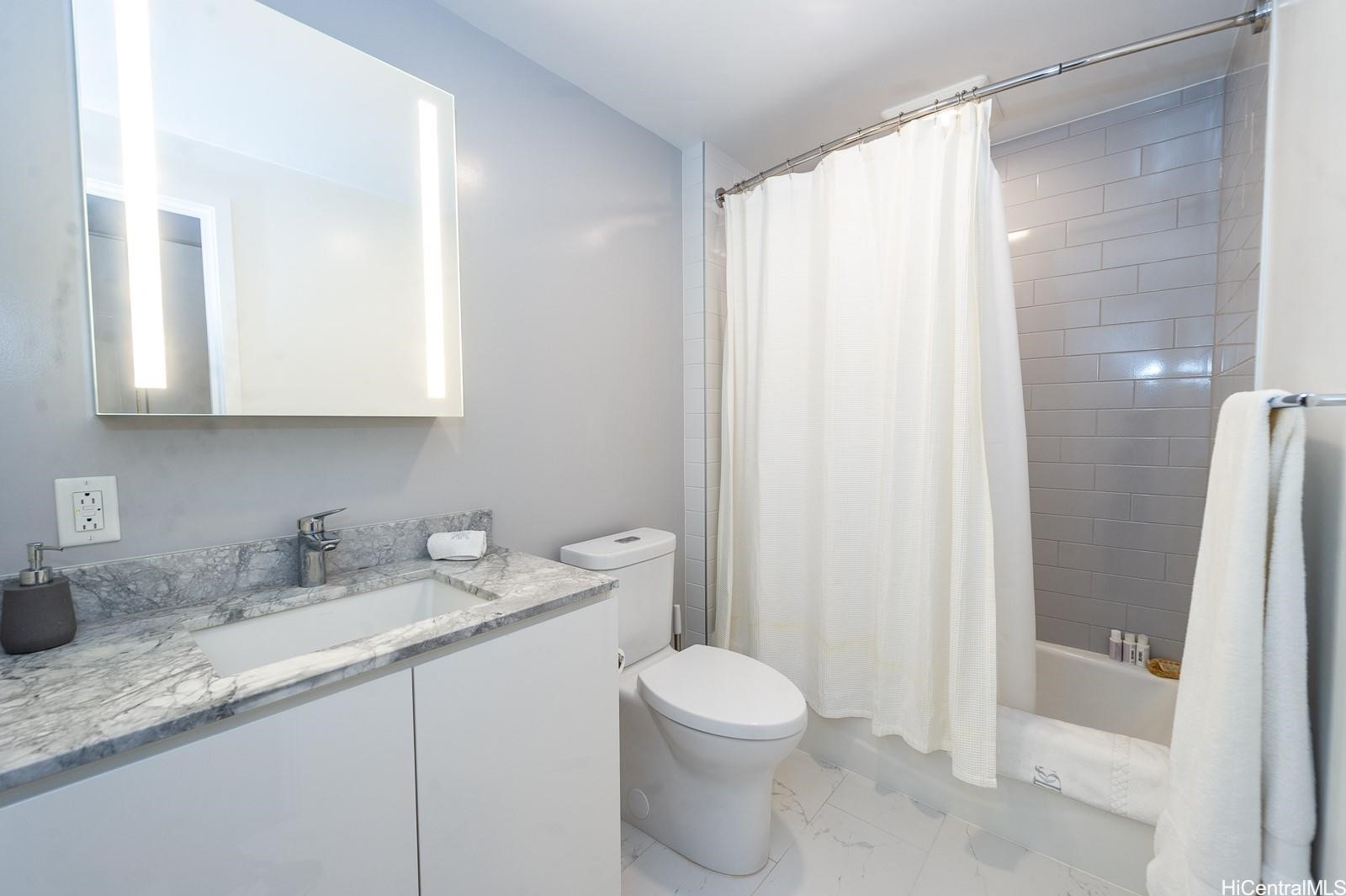 987 Queen Street 606 Property Photo 5