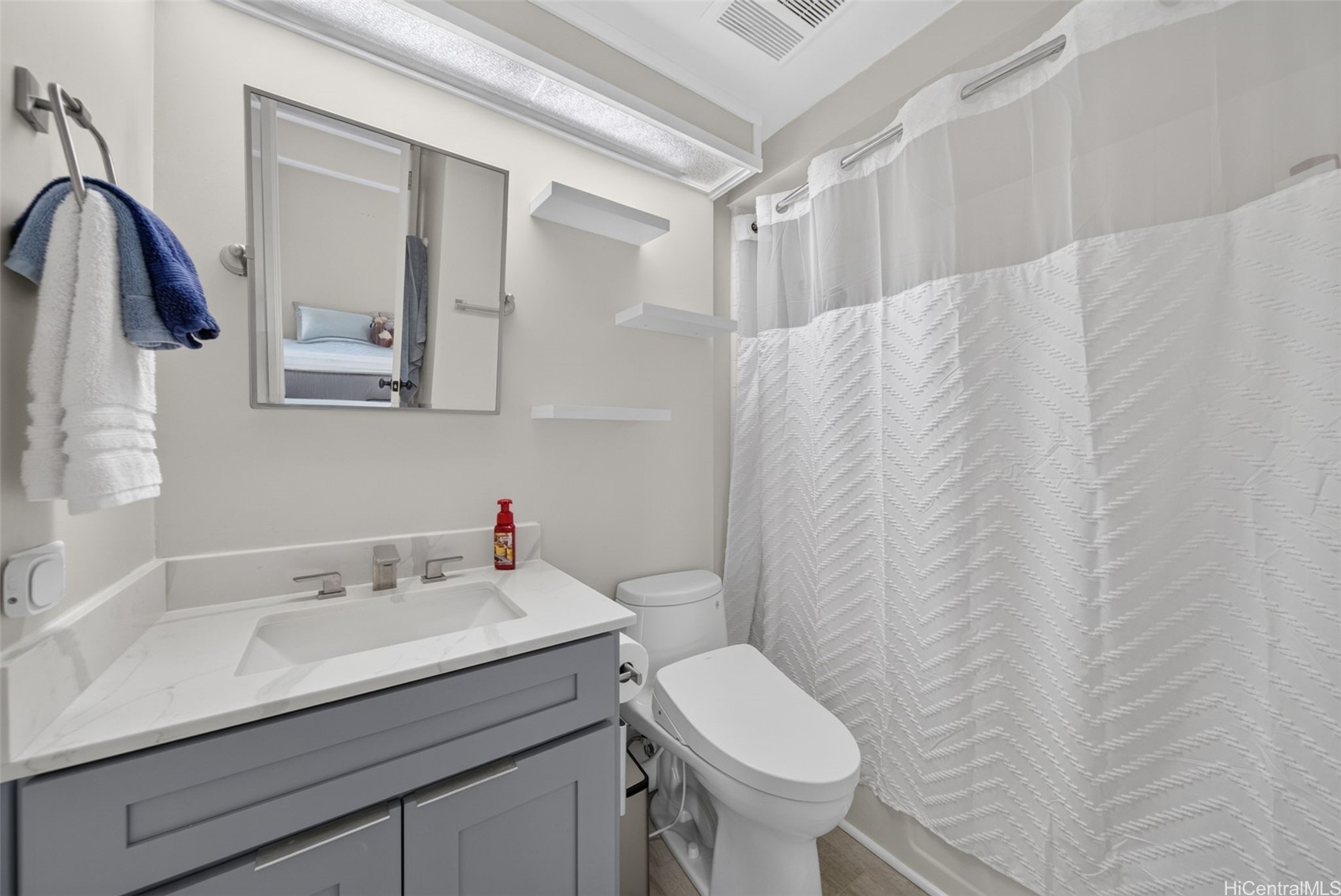 225 Queen Street 9g Property Photo 6
