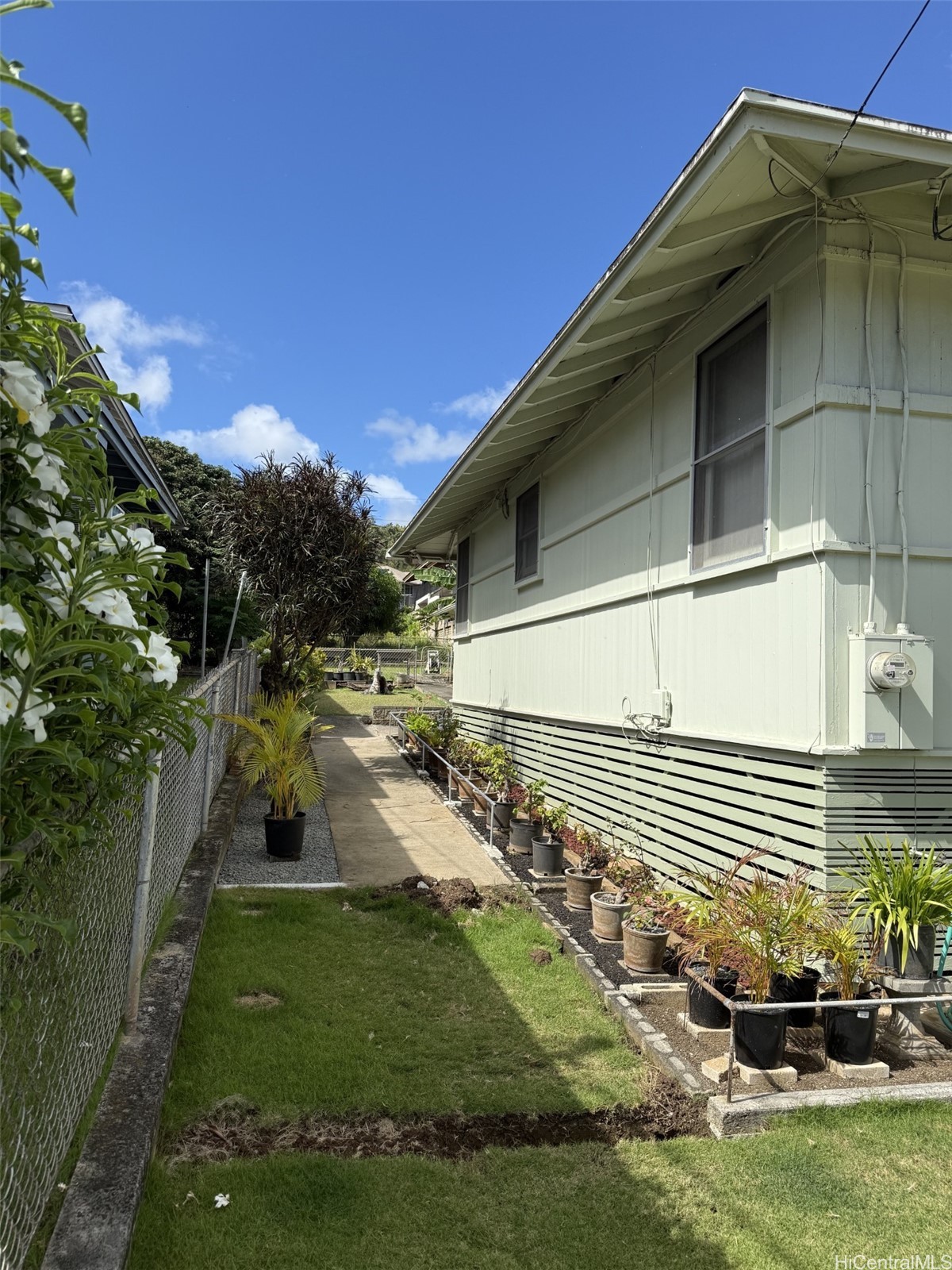 2448 N School Street Property Photo 4