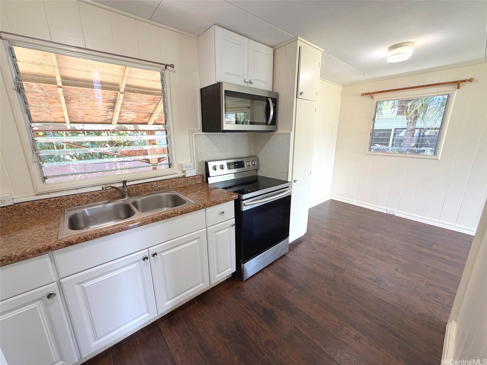 528 Oneawa Street Property Photo 6