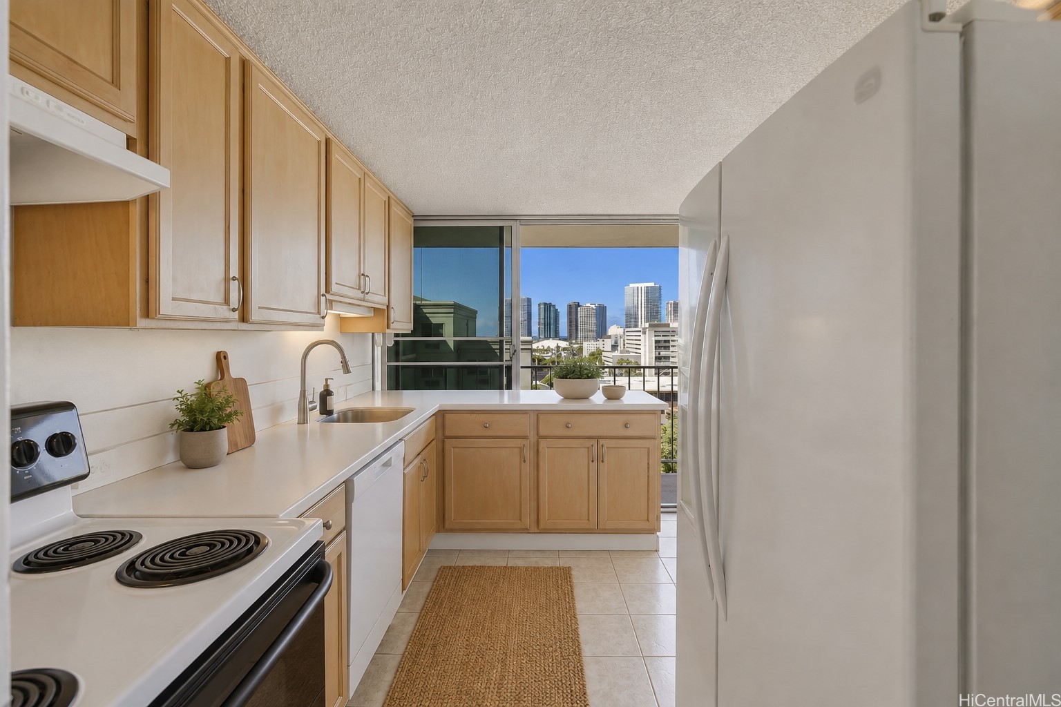 1425 Ward Avenue 3w Property Photo 4