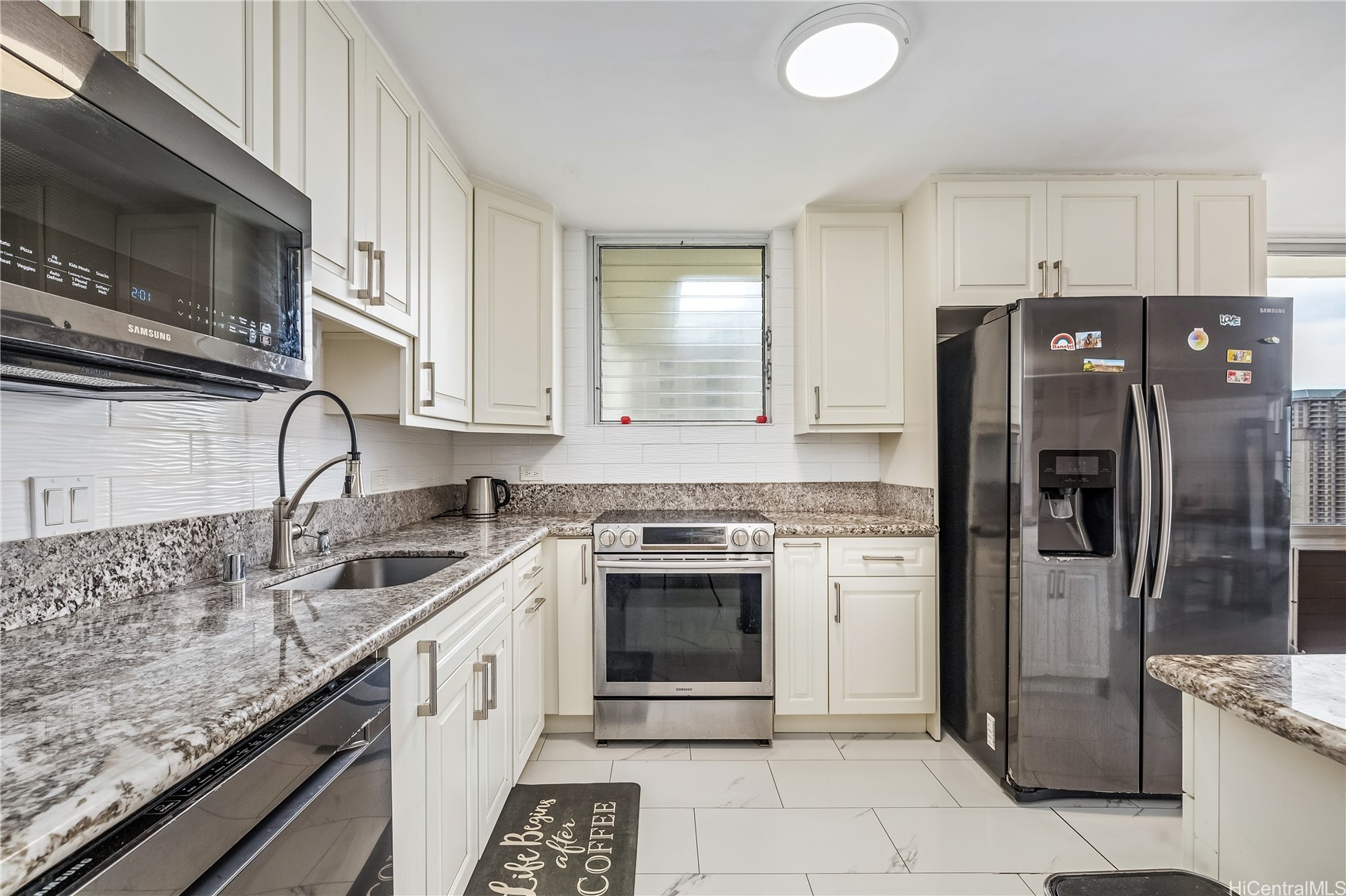 1717 Ala Wai Boulevard Phii 7 (3107) Property Photo 5