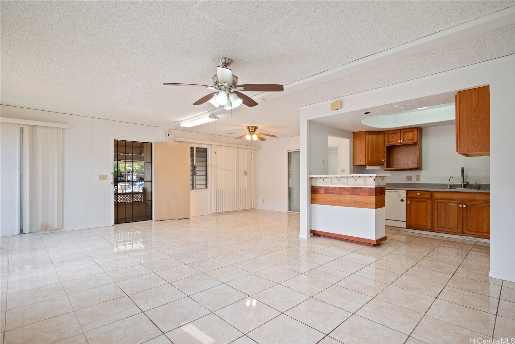 87-531 Manuu Street Property Photo 3