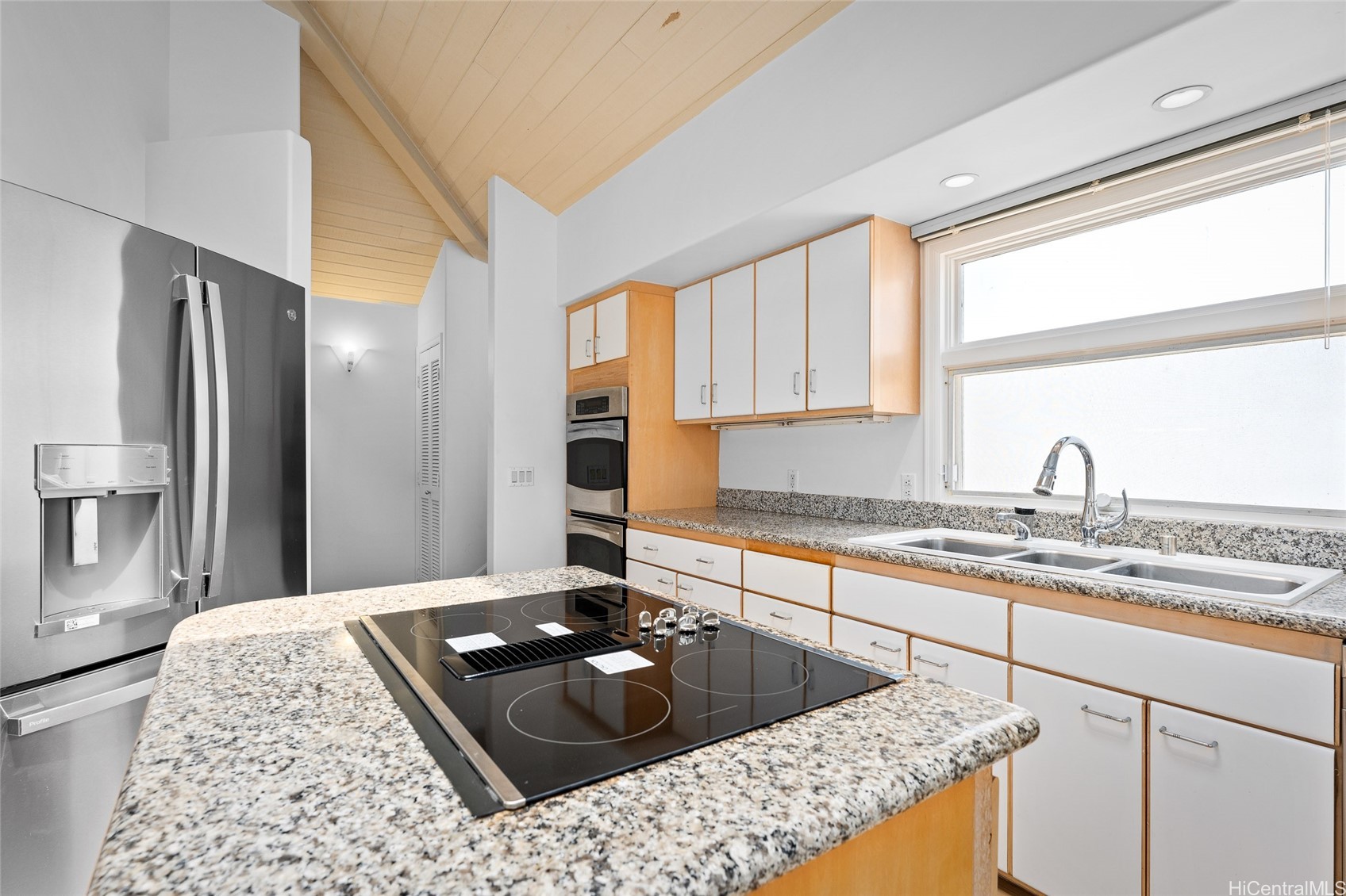 771 Kaulana Place Property Photo 10