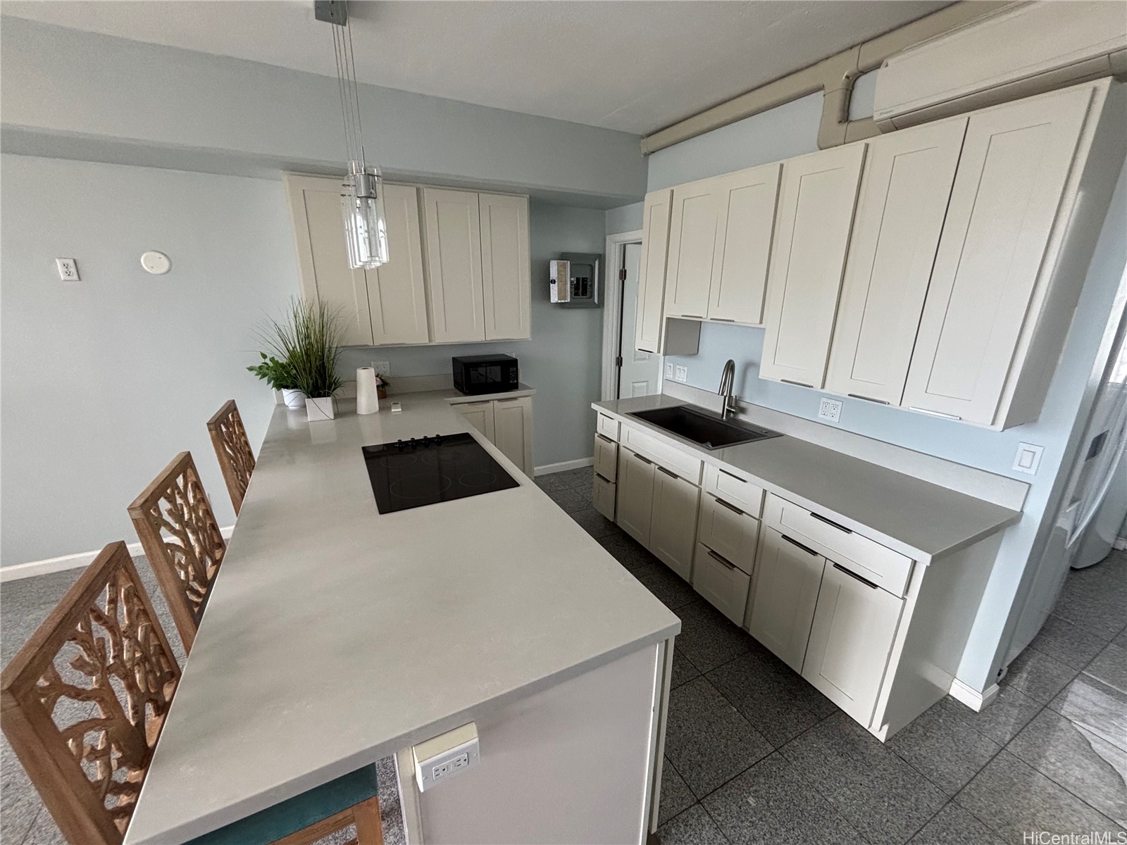 931 University Avenue 304 Property Photo 6