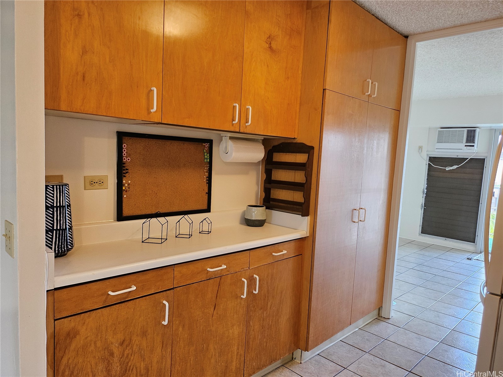 1516 Ward Avenue 701 Property Photo 4