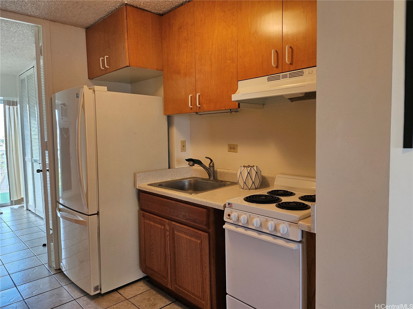 1516 Ward Avenue 701 Property Photo 5