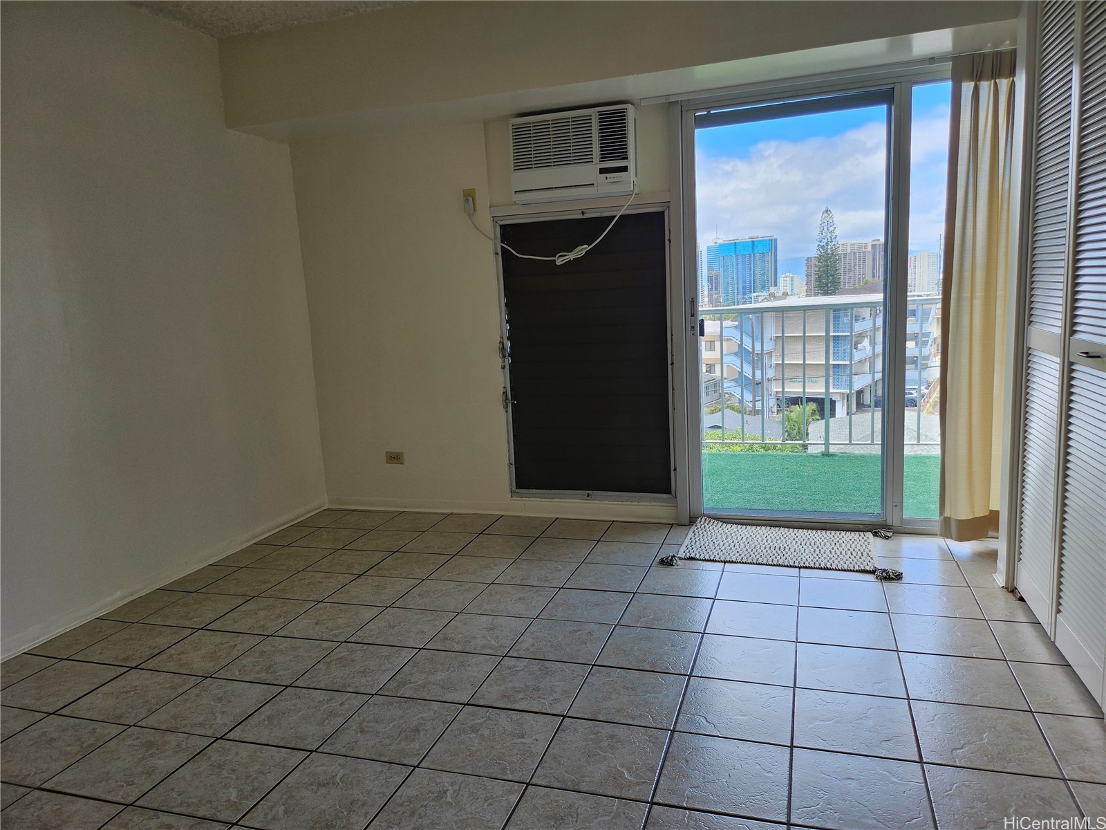 1516 Ward Avenue 701 Property Photo 6