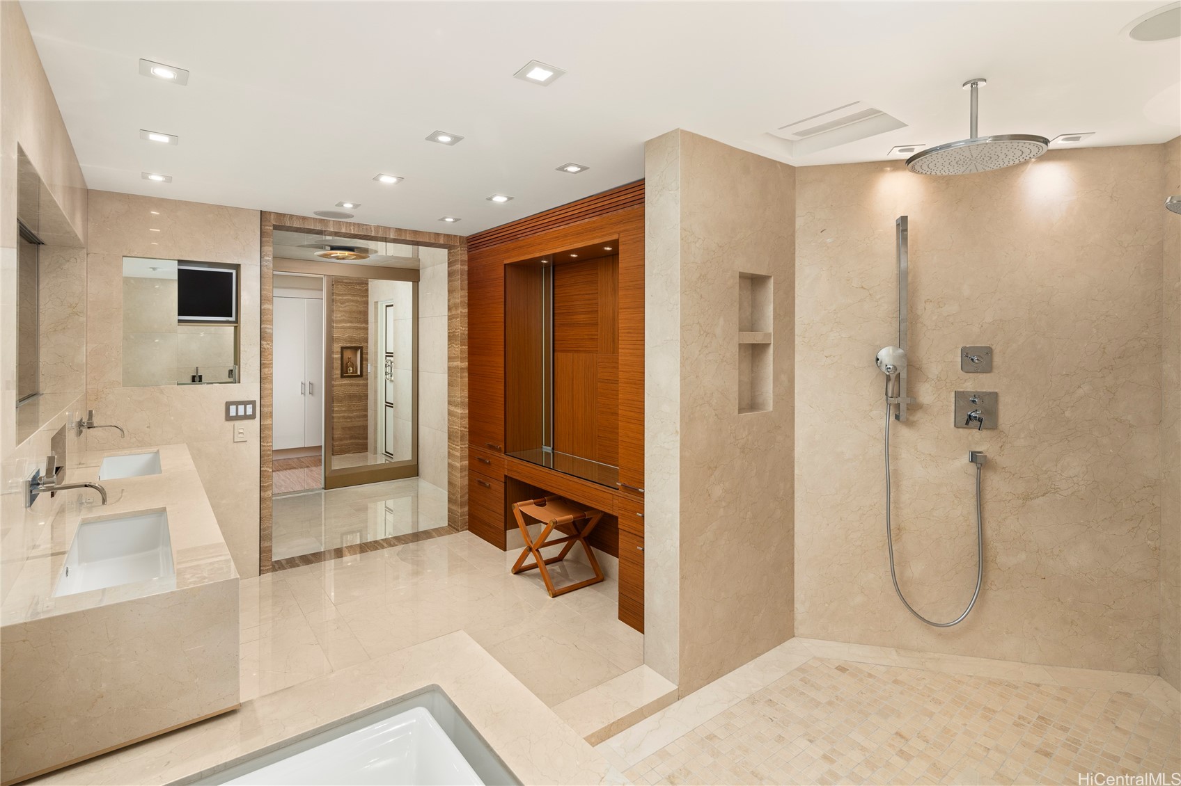360 Puuikena Drive Property Photo 11