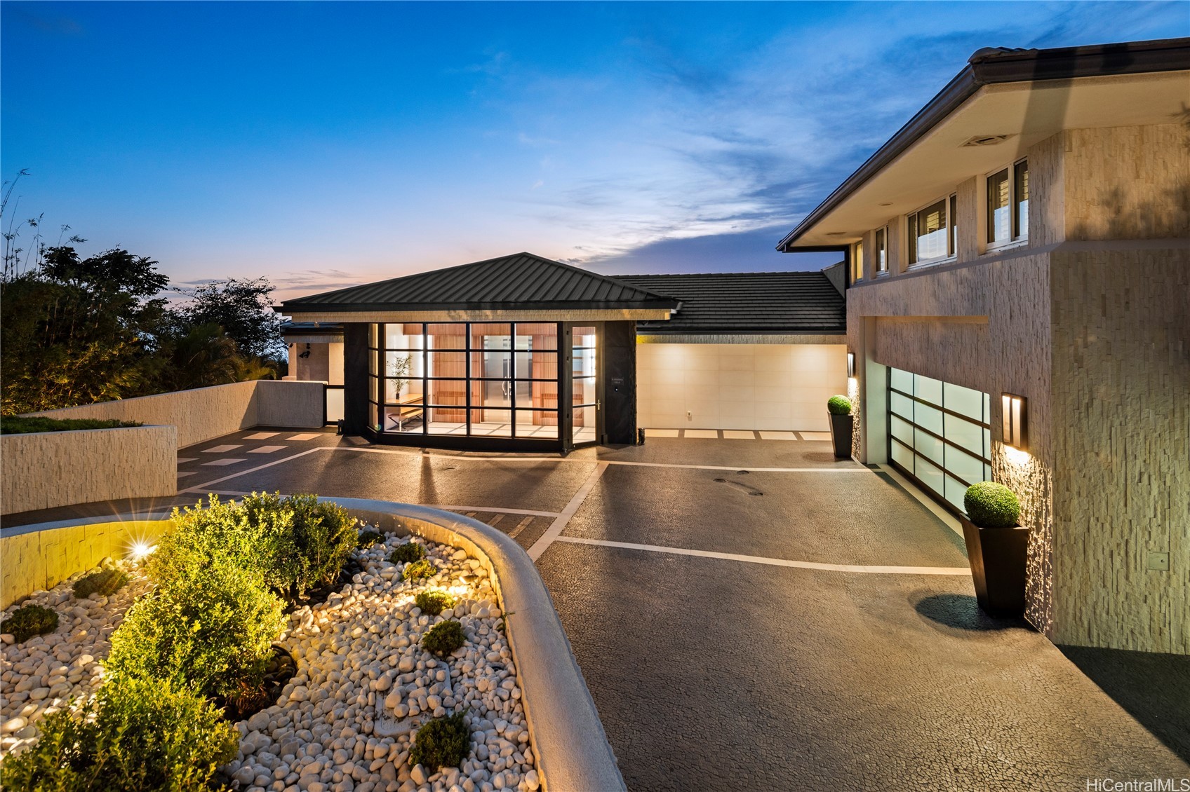 360 Puuikena Drive Property Photo 23