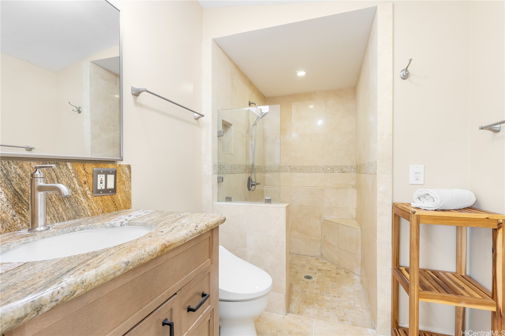 823 Halula Place Property Photo 17