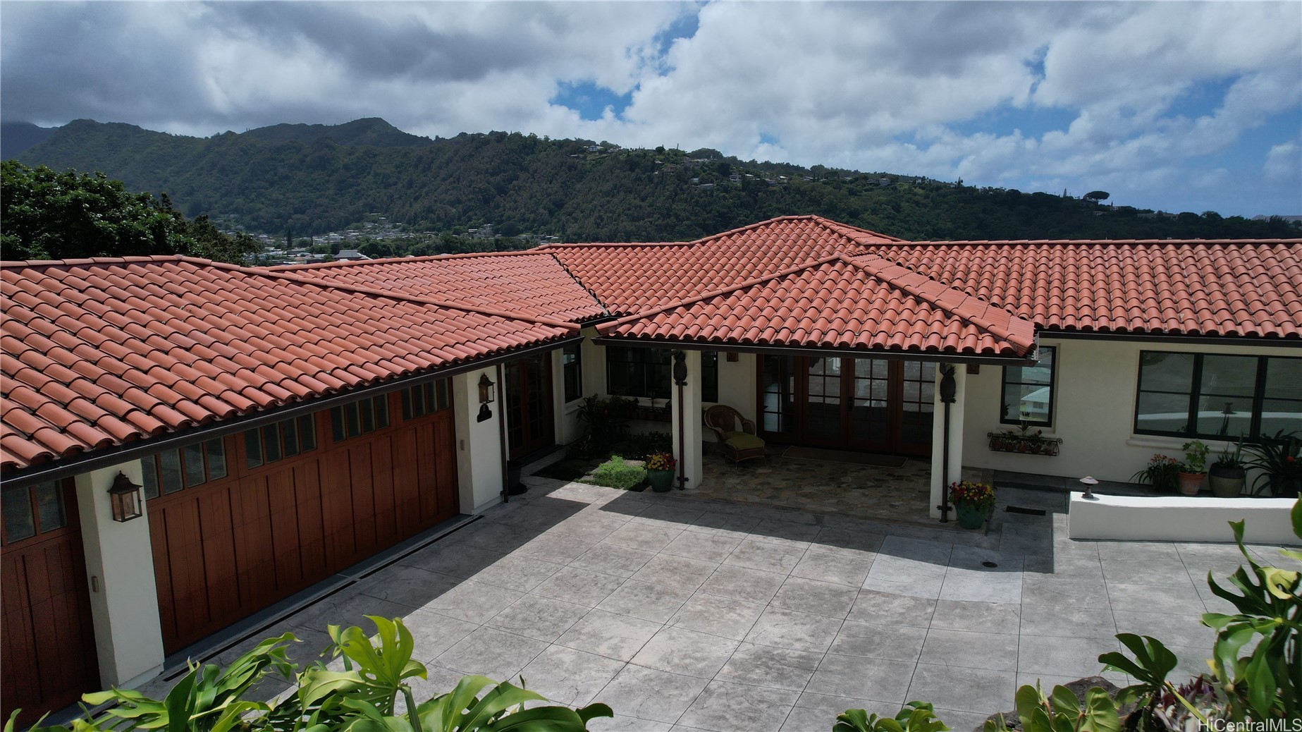 834 Alewa Drive Property Photo 3
