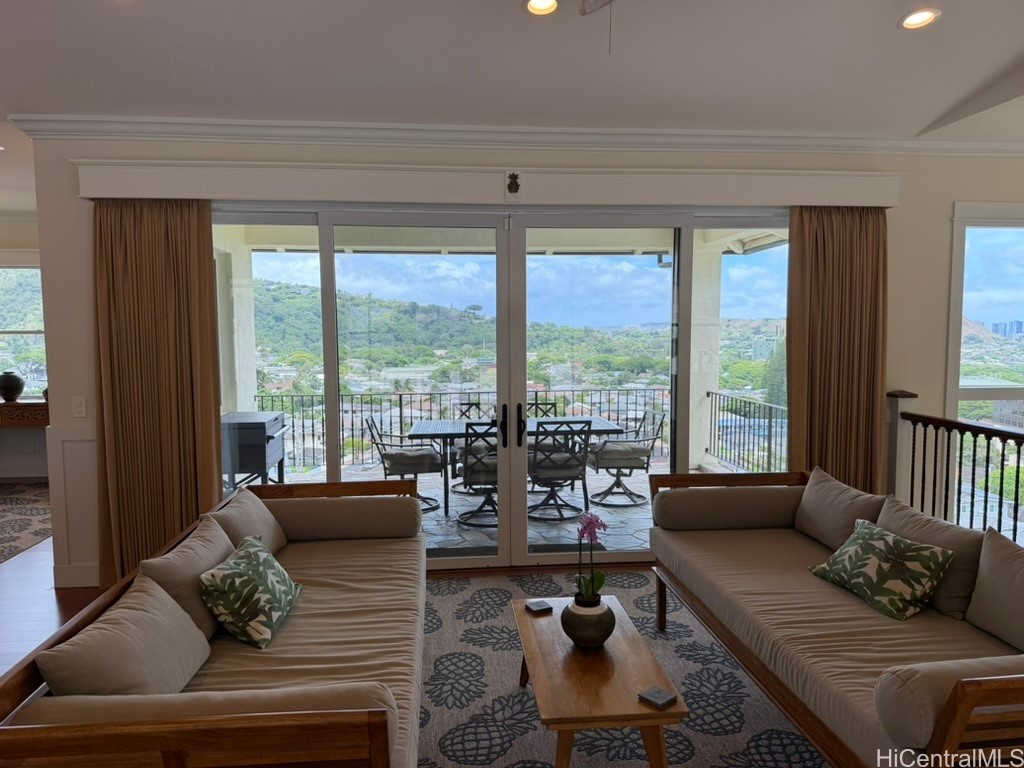 834 Alewa Drive Property Photo 6