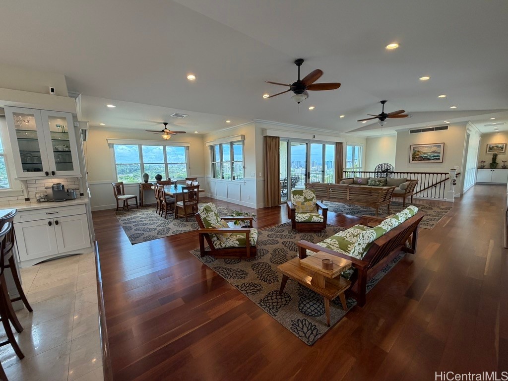 834 Alewa Drive Property Photo 8