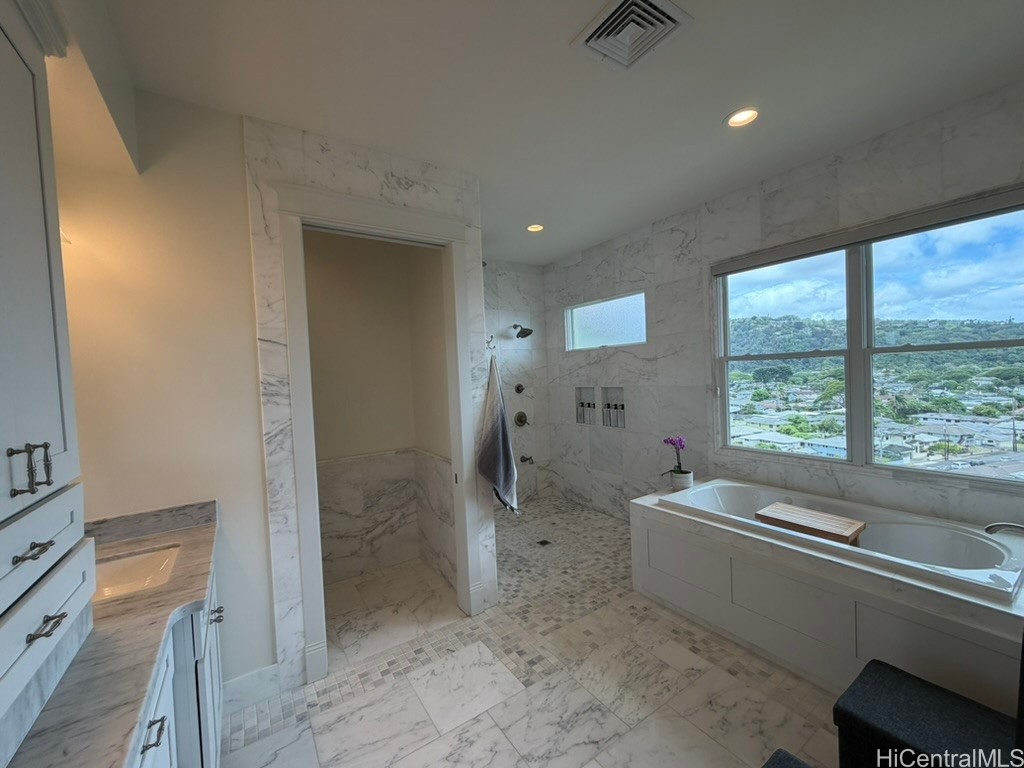 834 Alewa Drive Property Photo 14