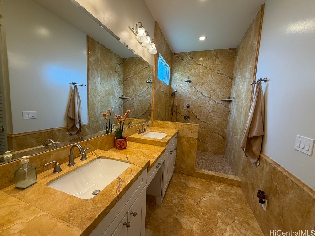 834 Alewa Drive Property Photo 18