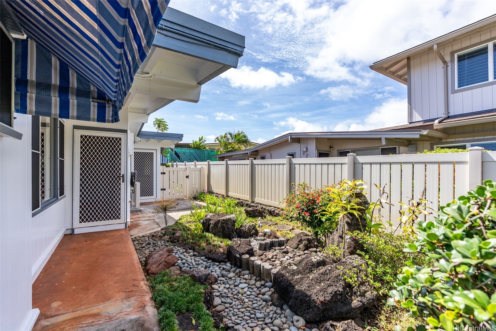 2073 Komo Mai Drive Property Photo 2