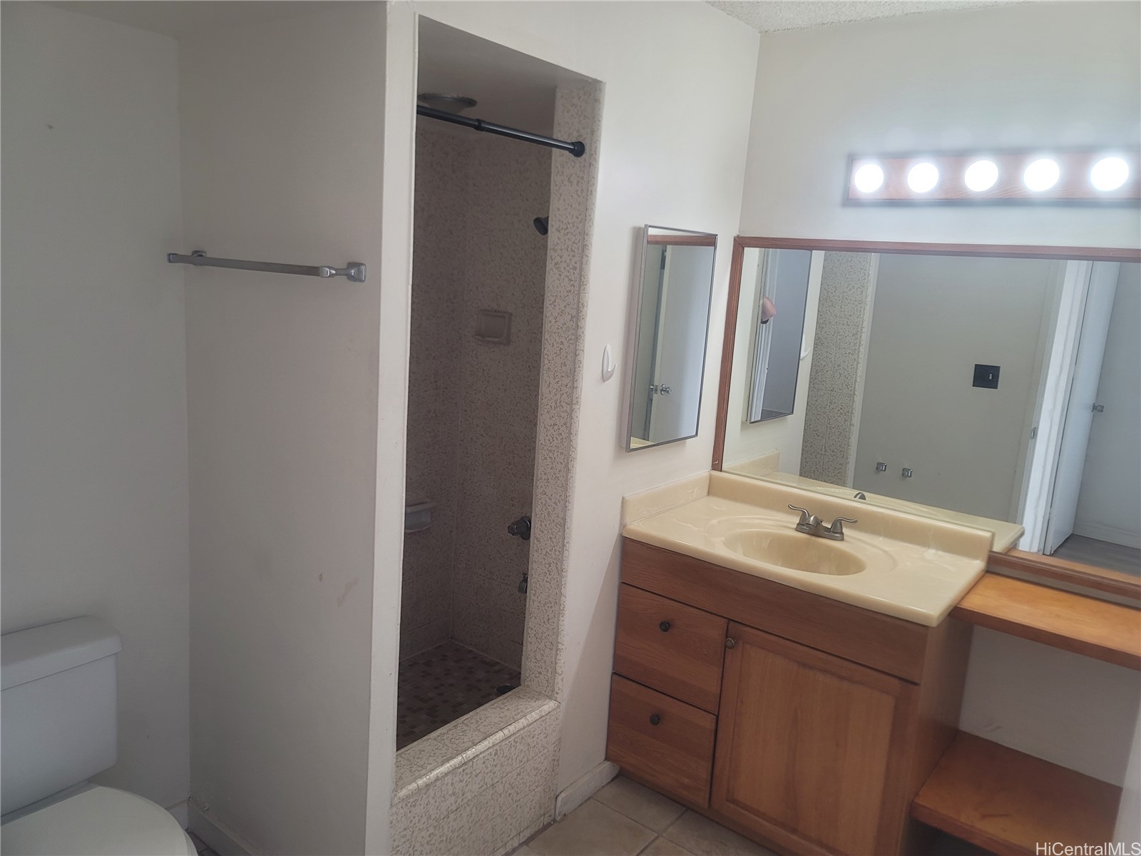 620 Mccully Street 808 Property Photo 10