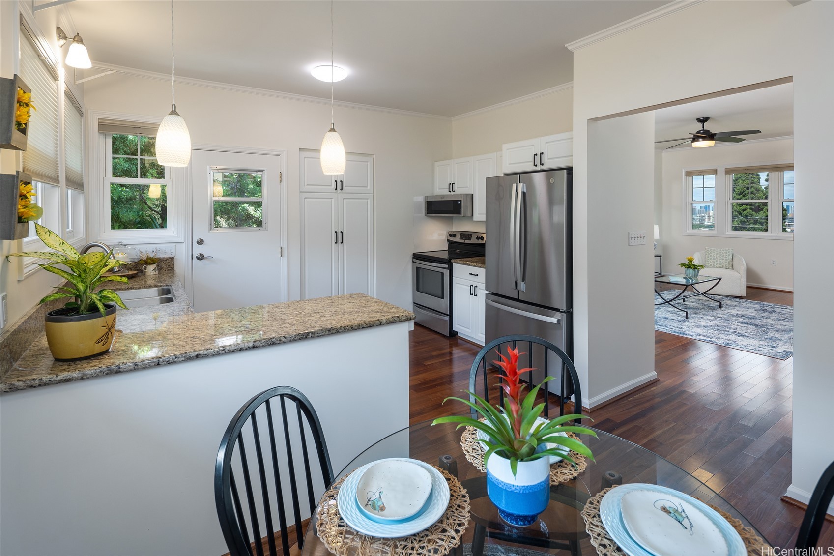 1439 Center Street Property Photo 5