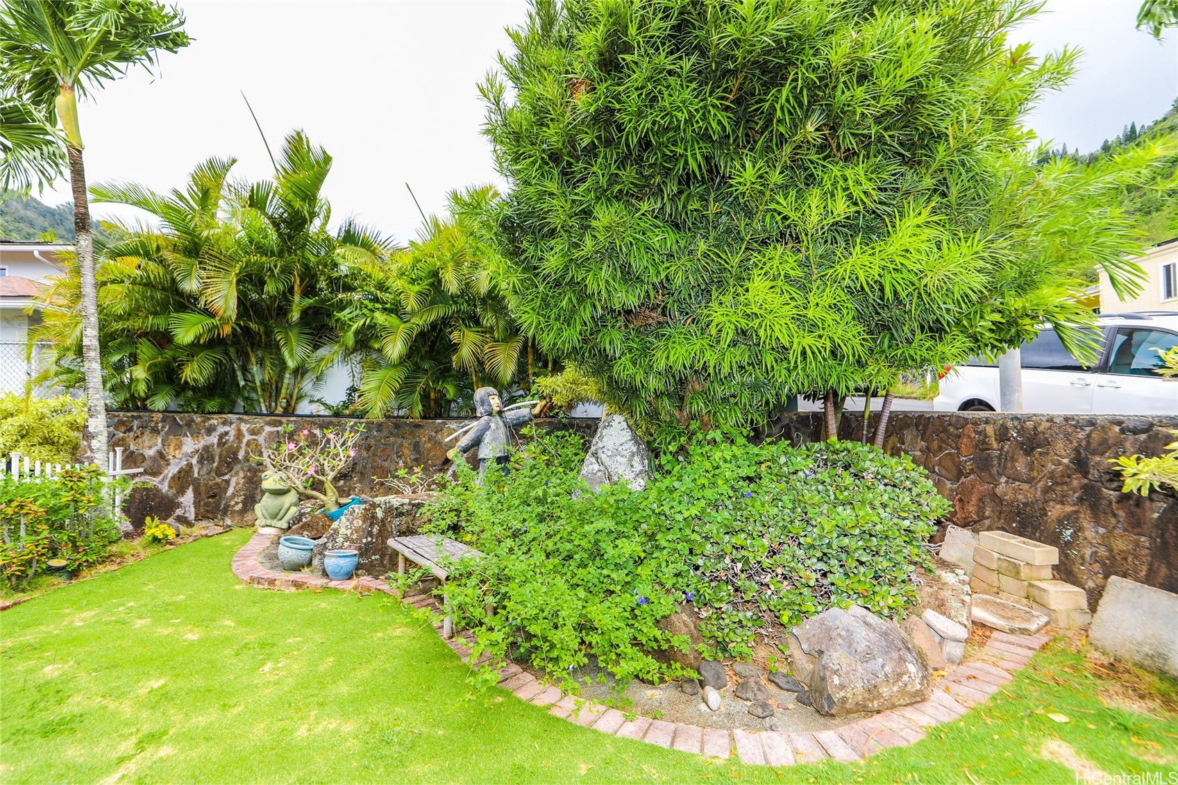 752 Kalaau Place Property Photo 3