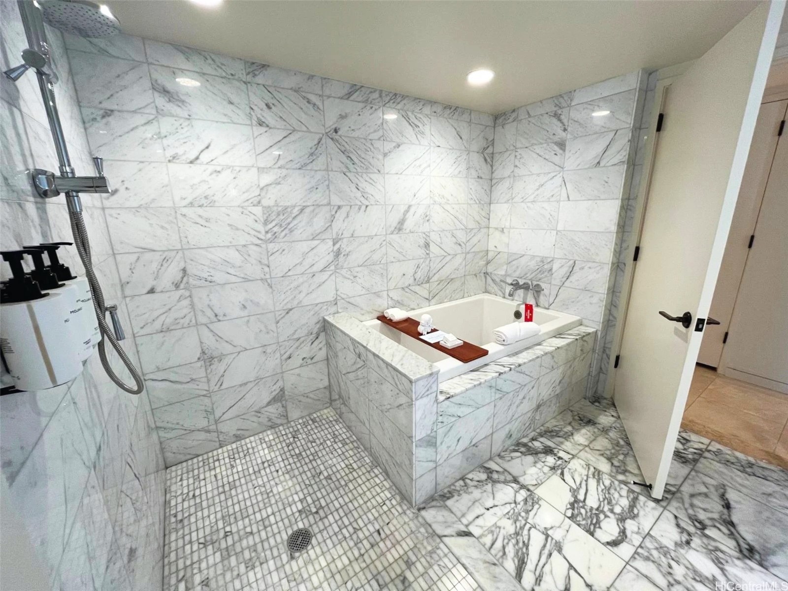 223 Saratoga Road 1422 Property Photo 13