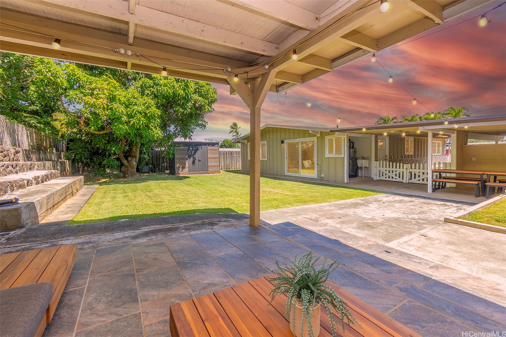 558 Ulumu Street Property Photo 1