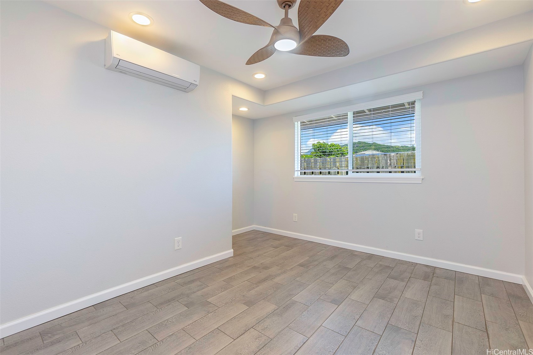 558 Ulumu Street Property Photo 13