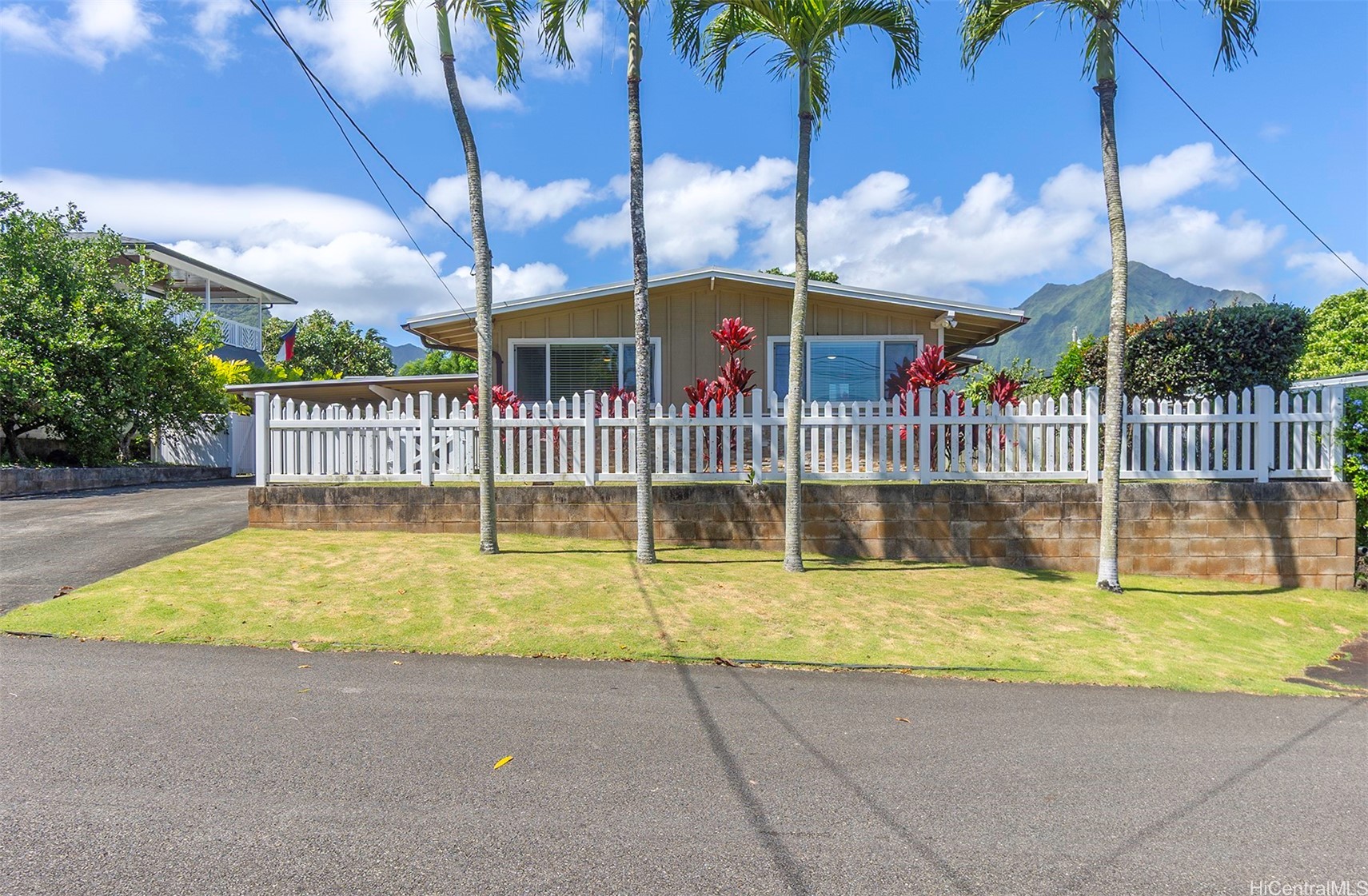 558 Ulumu Street Property Photo 24