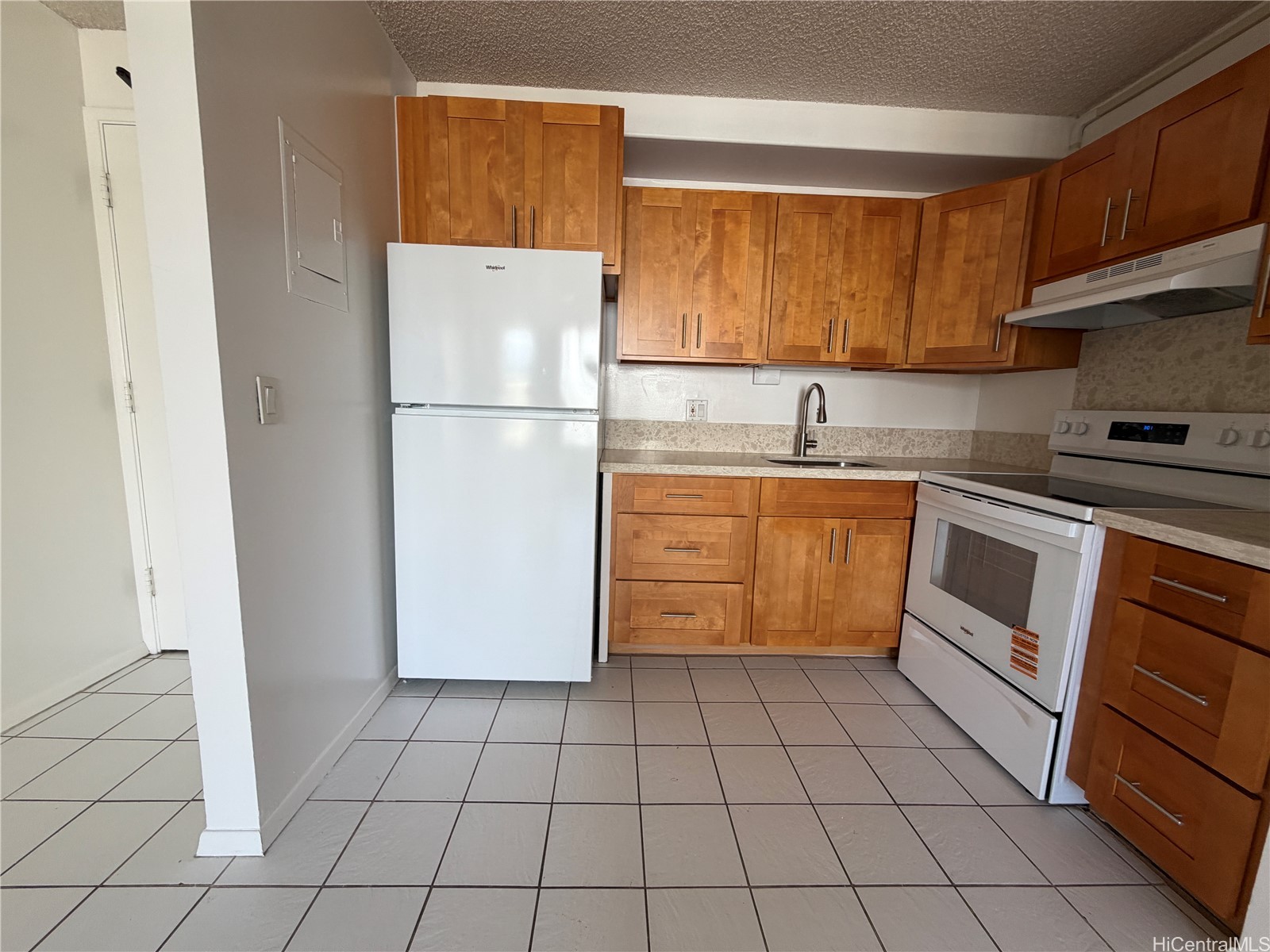 2240 Kuhio Avenue 1002 Property Photo 2